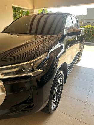 TOYOTA HILUX 2.8 D-4D TURBO DIESEL CD SRX 4X4 AUTOMÁTICO